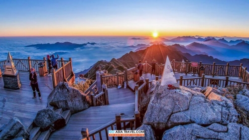 Sapa By Bus 2 Days – 1 Night with Cat Cat village trekking and Fansipan Peak – The Roof of INDOCHINA